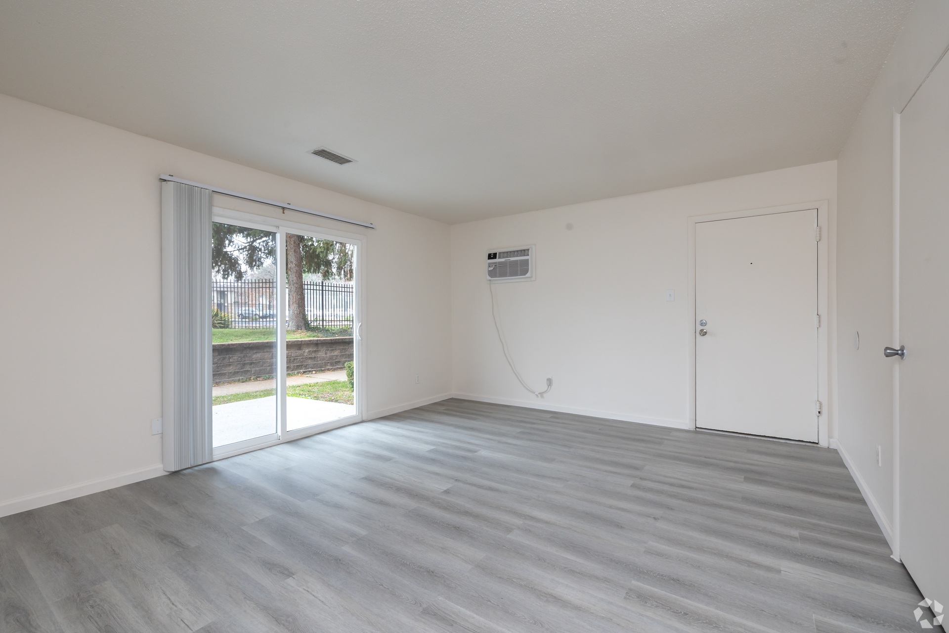 Windham Chase Apartments three bedroom apartment interior in Saint Louis Missouri