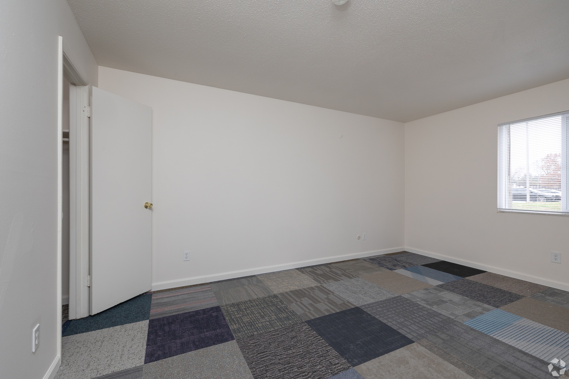 Windham Chase Apartments master bedroom in Saint Louis, MO